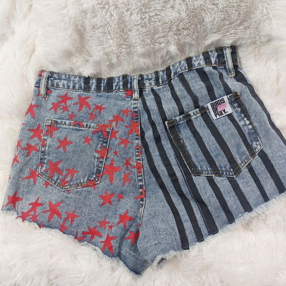 Birds of Prey Shorts Womens Size LARGE Harley Quinn Light Wash Denim Distressed - Picture 4 of 10